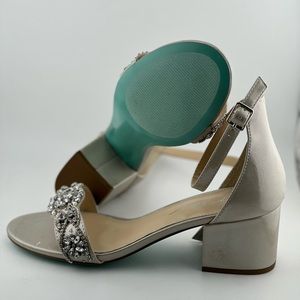 Betsey Johnson Women's Sb-Mel Heeled Sandal 9 Wide